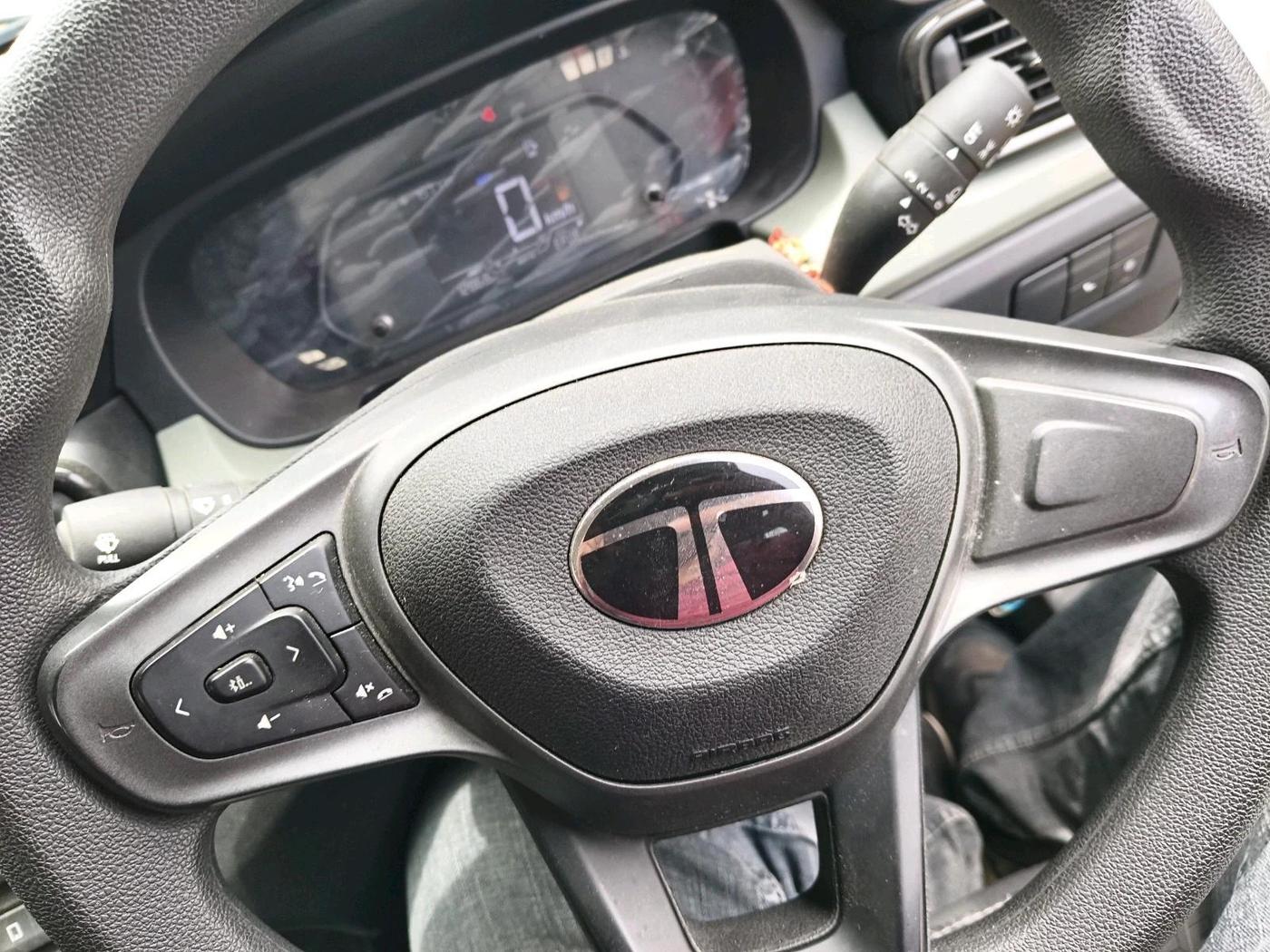 2025 Tata PUNCH ADVENTURE MT, Petrol, Manual, 12,868 km, interior