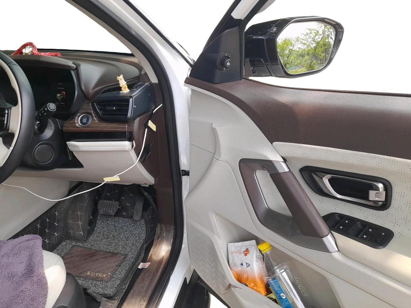 2024 Tata Safari ACCOMPLISHED PLUS DUAL TONE AT, Diesel, Automatic, 17,565 km, interior