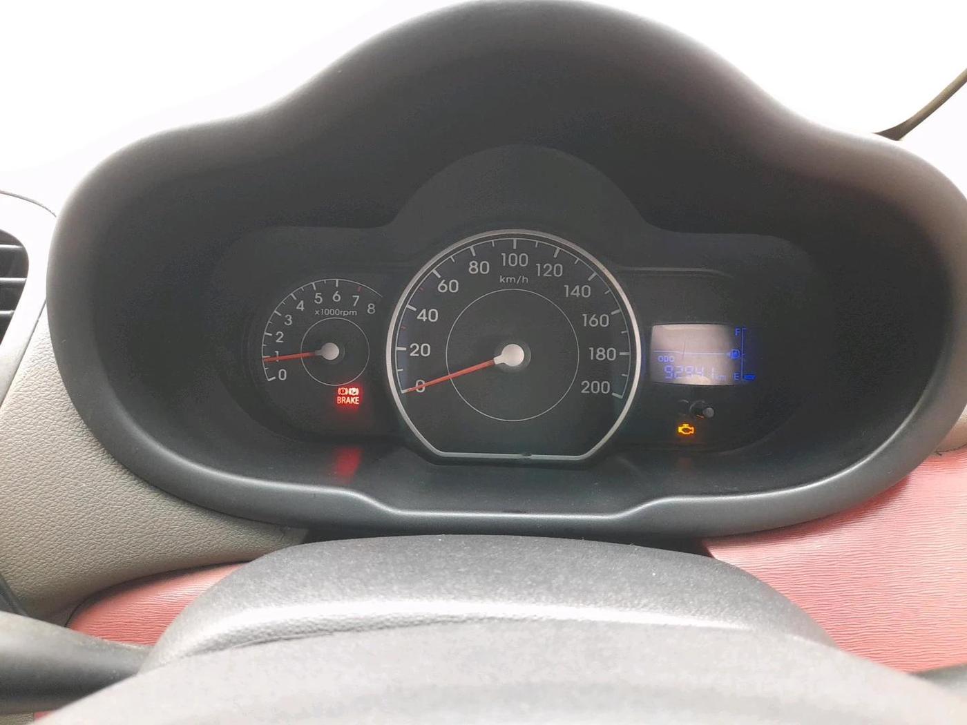 2013 Hyundai i10 MAGNA 1.2, Petrol, Manual, 92,941 km, interior