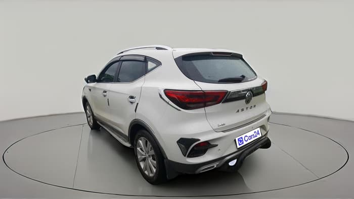 2024 MG ASTOR Select 1.5 MT (Ivory), Petrol, Manual, 15,000 km, exterior