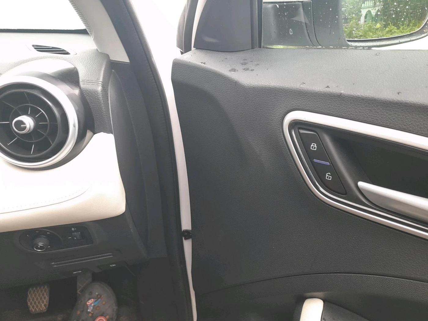 2024 MG ASTOR Select 1.5 MT (Ivory), Petrol, Manual, 14,491 km, interior