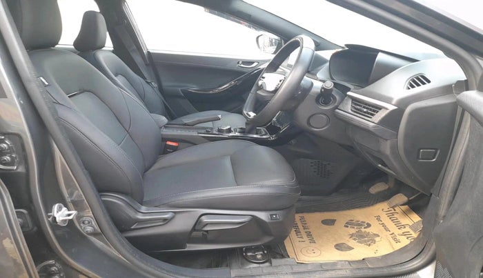 2024 Tata NEXON FEARLESS + SUNROOF DUAL TONE 1.2 PETROL, Petrol, Manual, 3,988 km, interior