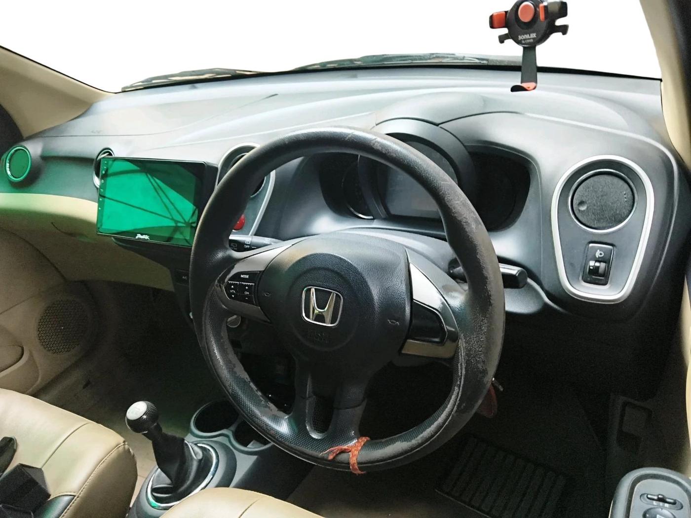 2014 Honda Mobilio 1.5L I-DTEC V, Diesel, Manual, 79,239 km, interior