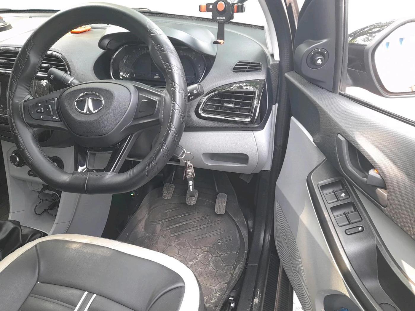 2023 Tata Tiago XT PETROL, Petrol, Manual, 12,880 km, interior
