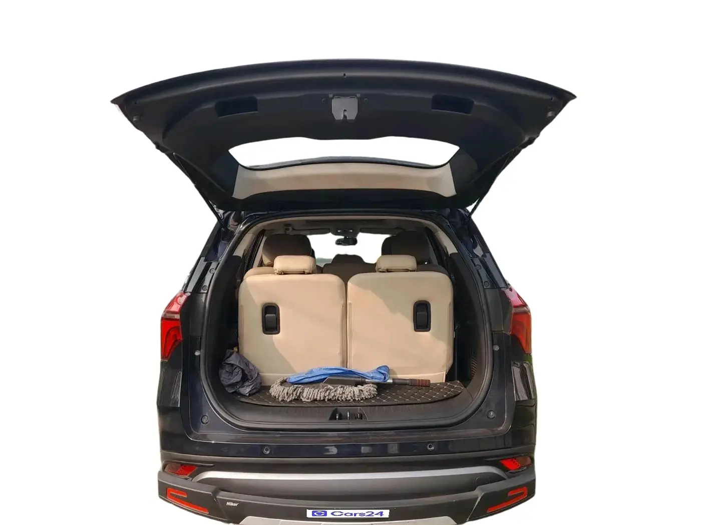 2022 Mahindra XUV700 AX 5 P MT 7 STR, Petrol, Manual, 80,322 km, exterior
