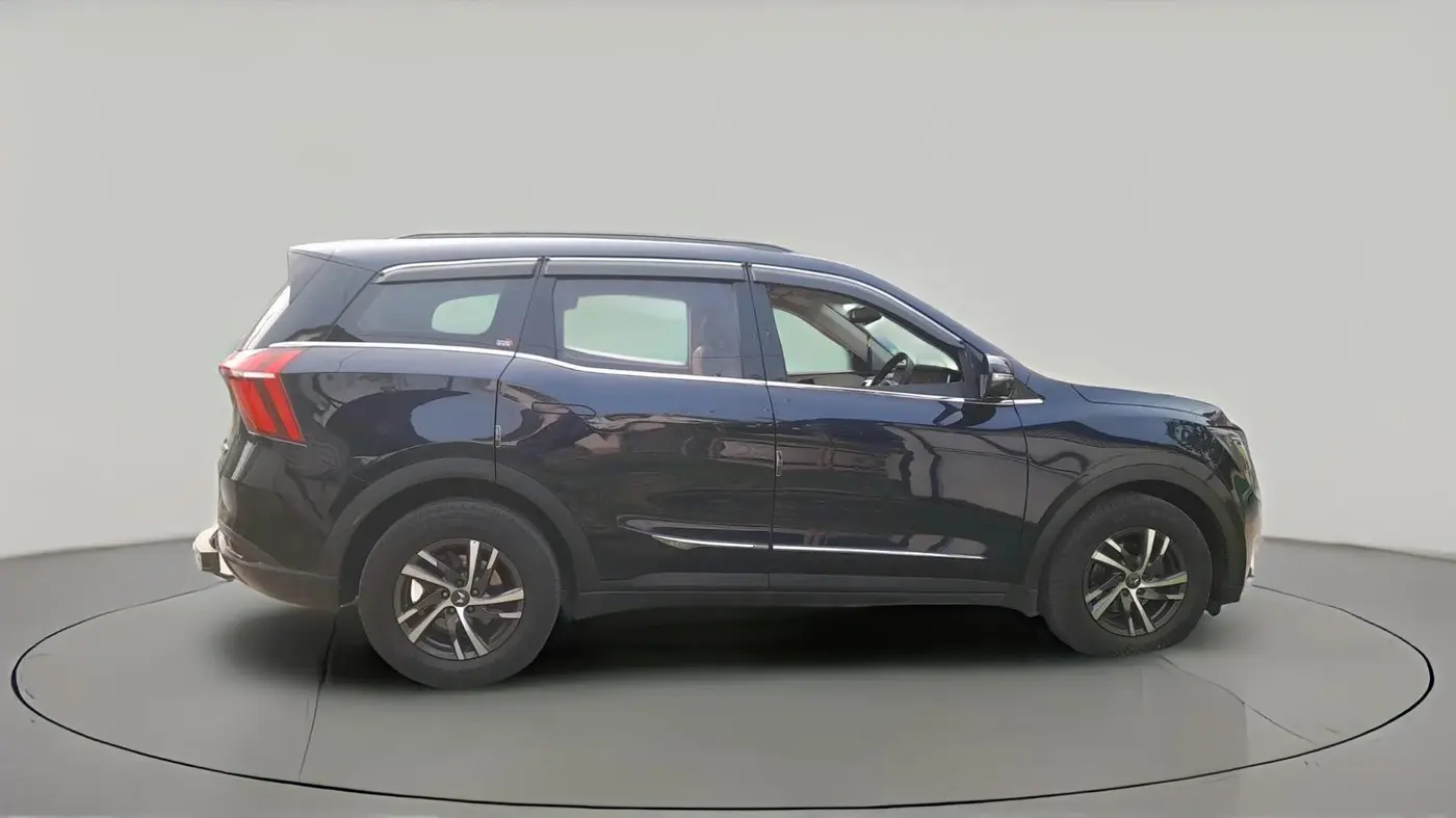 2022 Mahindra XUV700 AX 5 P MT 7 STR, Petrol, Manual, 80,322 km, exterior