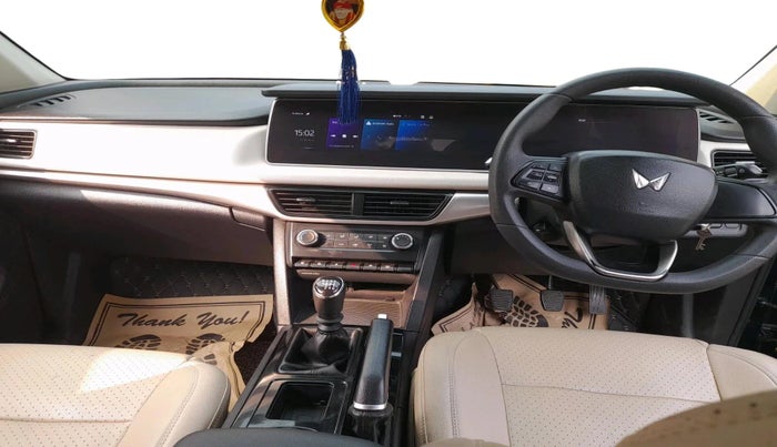 2022 Mahindra XUV700 AX 5 P MT 7 STR, Petrol, Manual, 80,322 km, interior