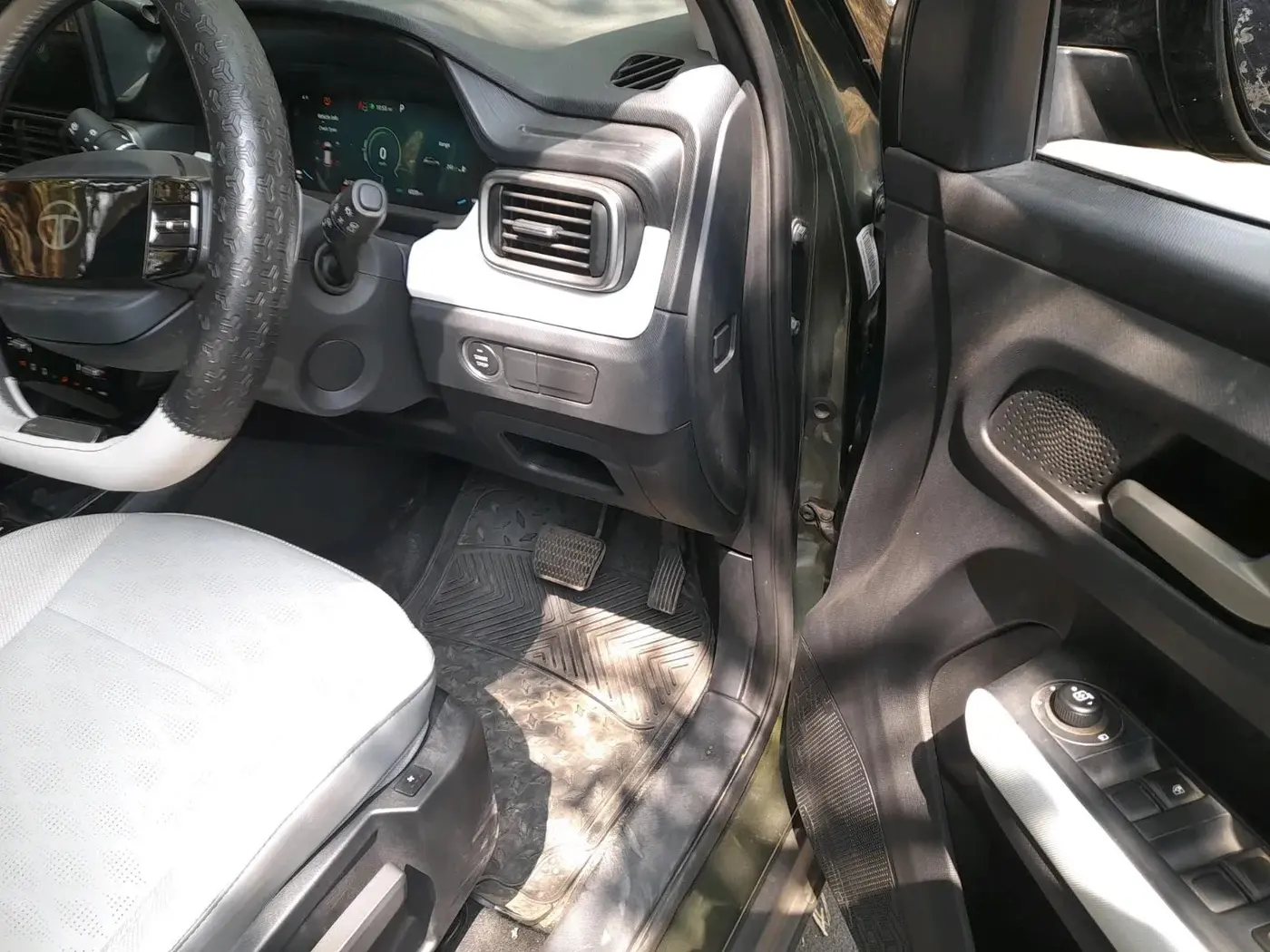 2025 Tata PUNCH EV EMPOWERED PLUS S LONG RANGE 3.3, Electric, Automatic, 6,039 km, interior