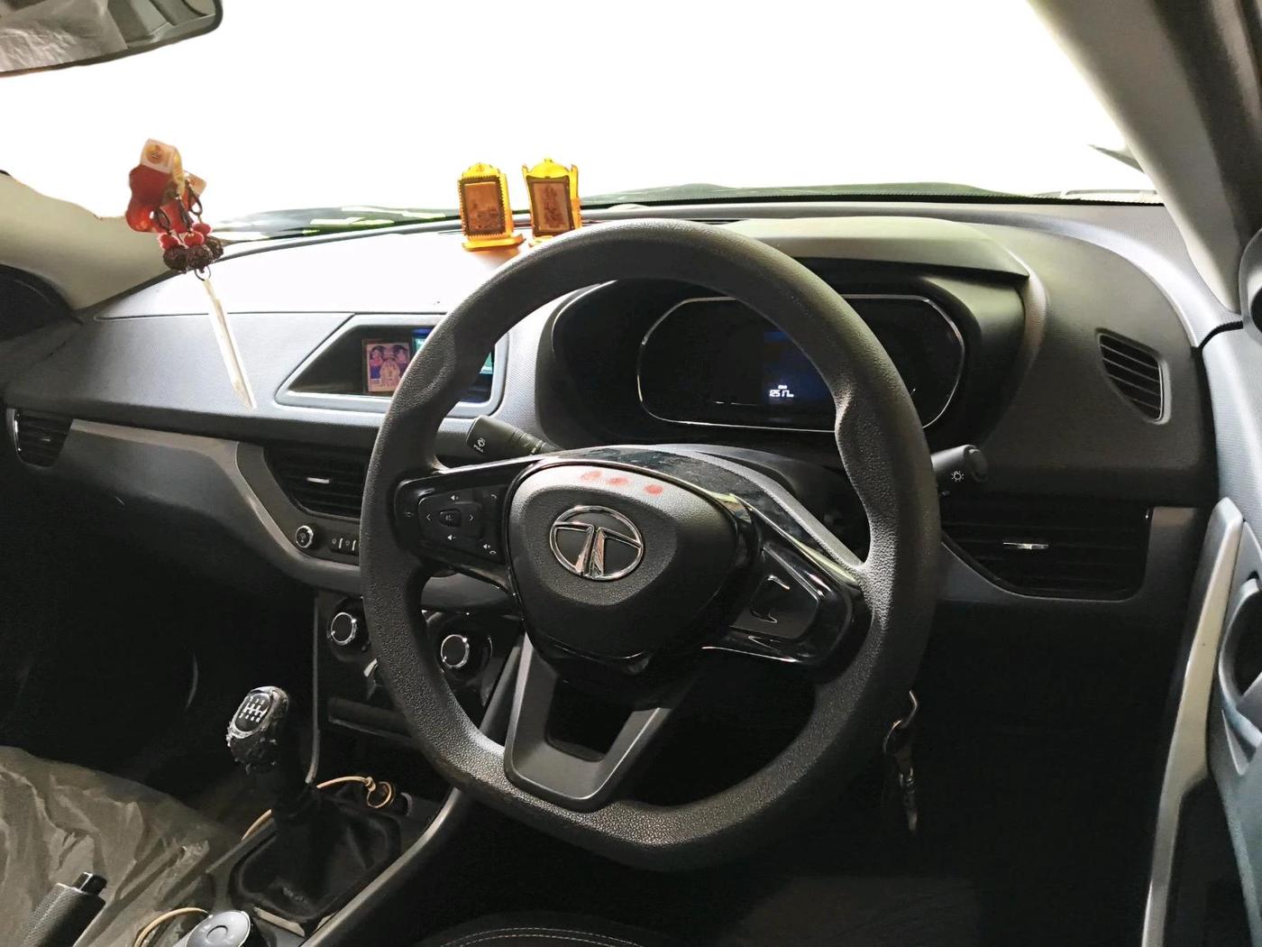 2020 Tata NEXON XM SUNROOF PETROL, Petrol, Manual, 12,517 km, interior