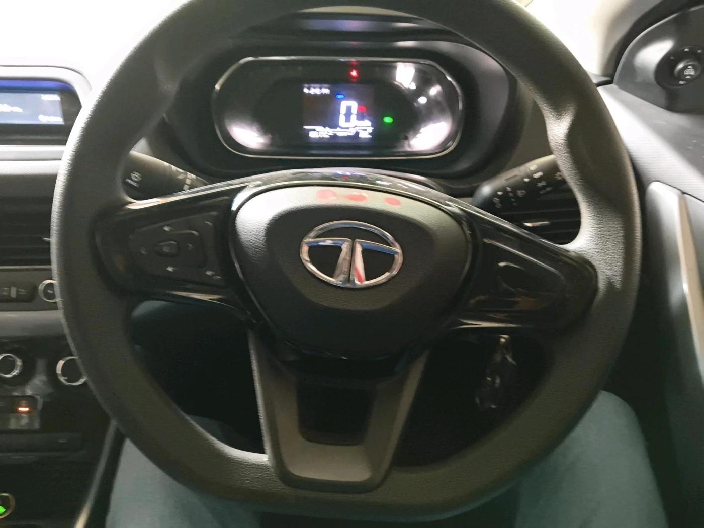 2020 Tata NEXON XM SUNROOF PETROL, Petrol, Manual, 12,517 km, interior