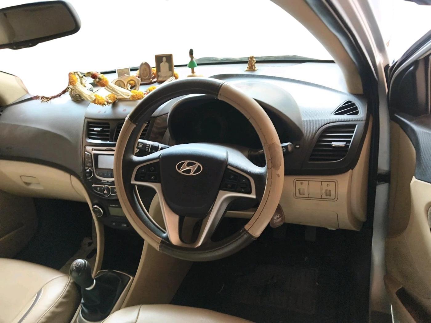 2011 Hyundai Verna FLUIDIC 1.6 VTVT SX, Petrol, Manual, 72,000 km, interior