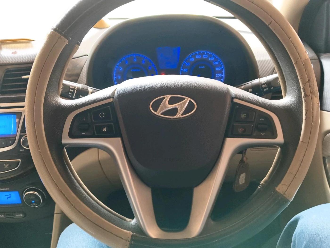 2011 Hyundai Verna FLUIDIC 1.6 VTVT SX, Petrol, Manual, 72,000 km, interior