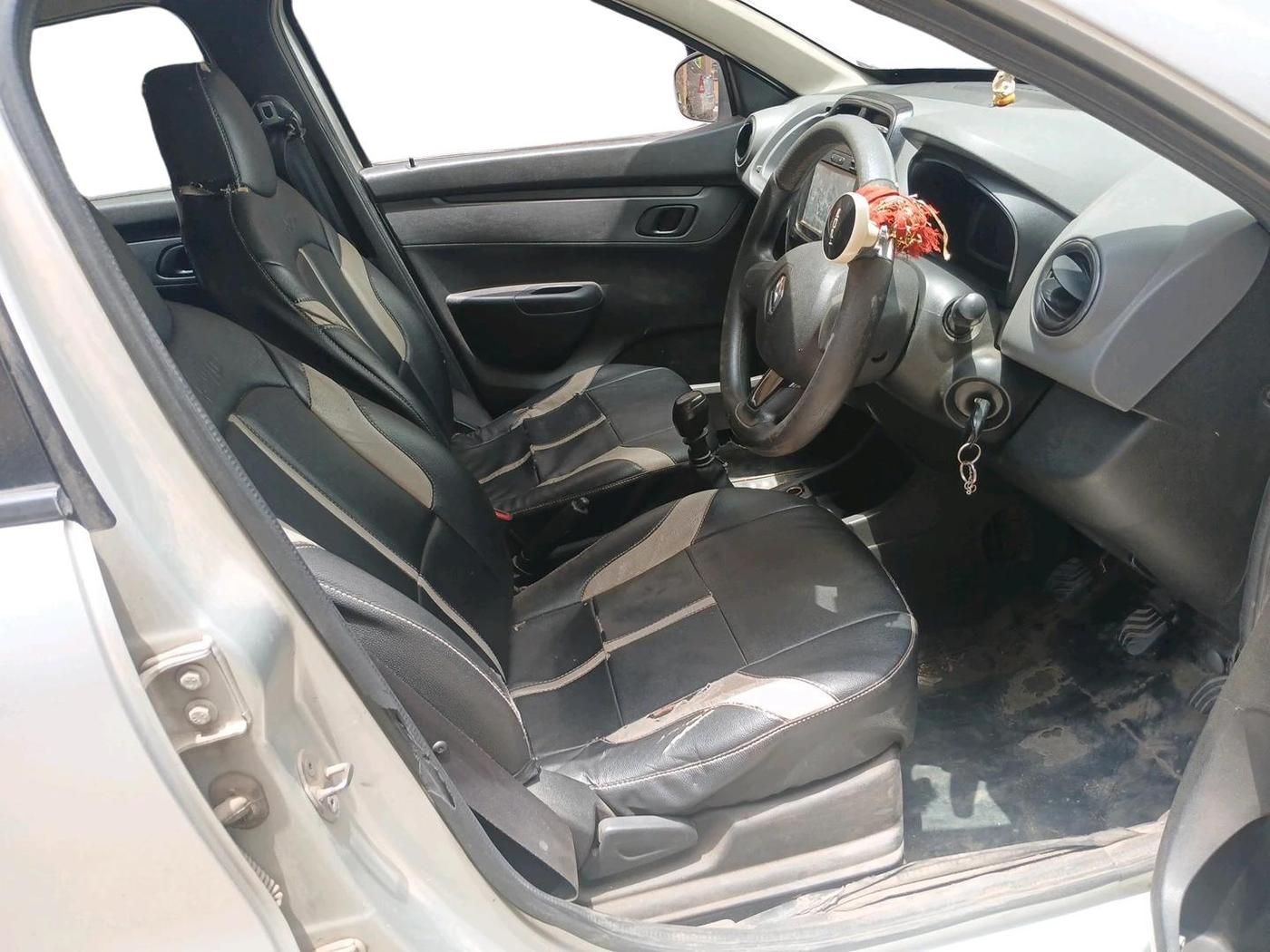 2017 Renault Kwid RXT 1.0 (O), Petrol, Manual, 76,420 km, interior