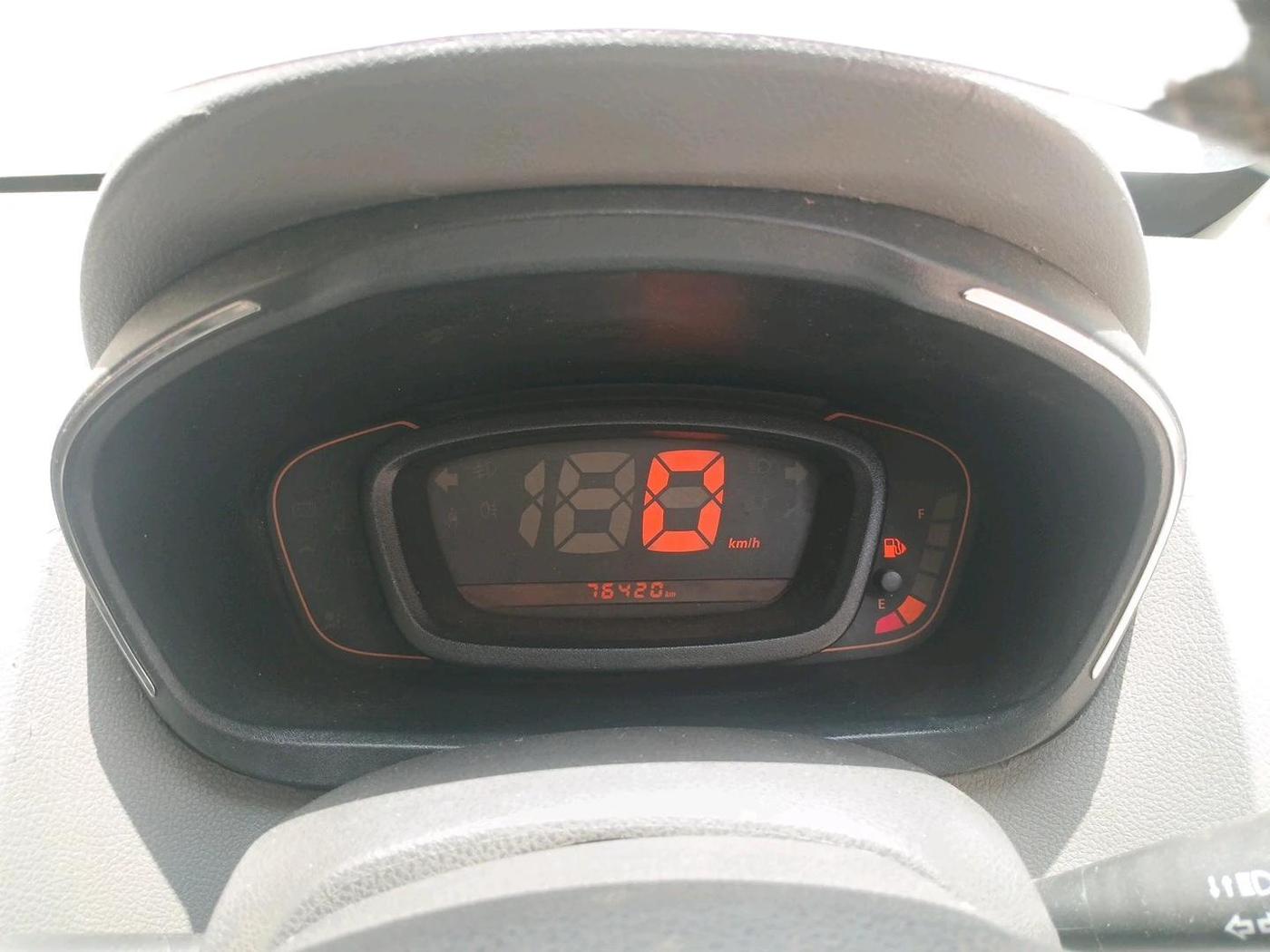 2017 Renault Kwid RXT 1.0 (O), Petrol, Manual, 76,420 km, interior