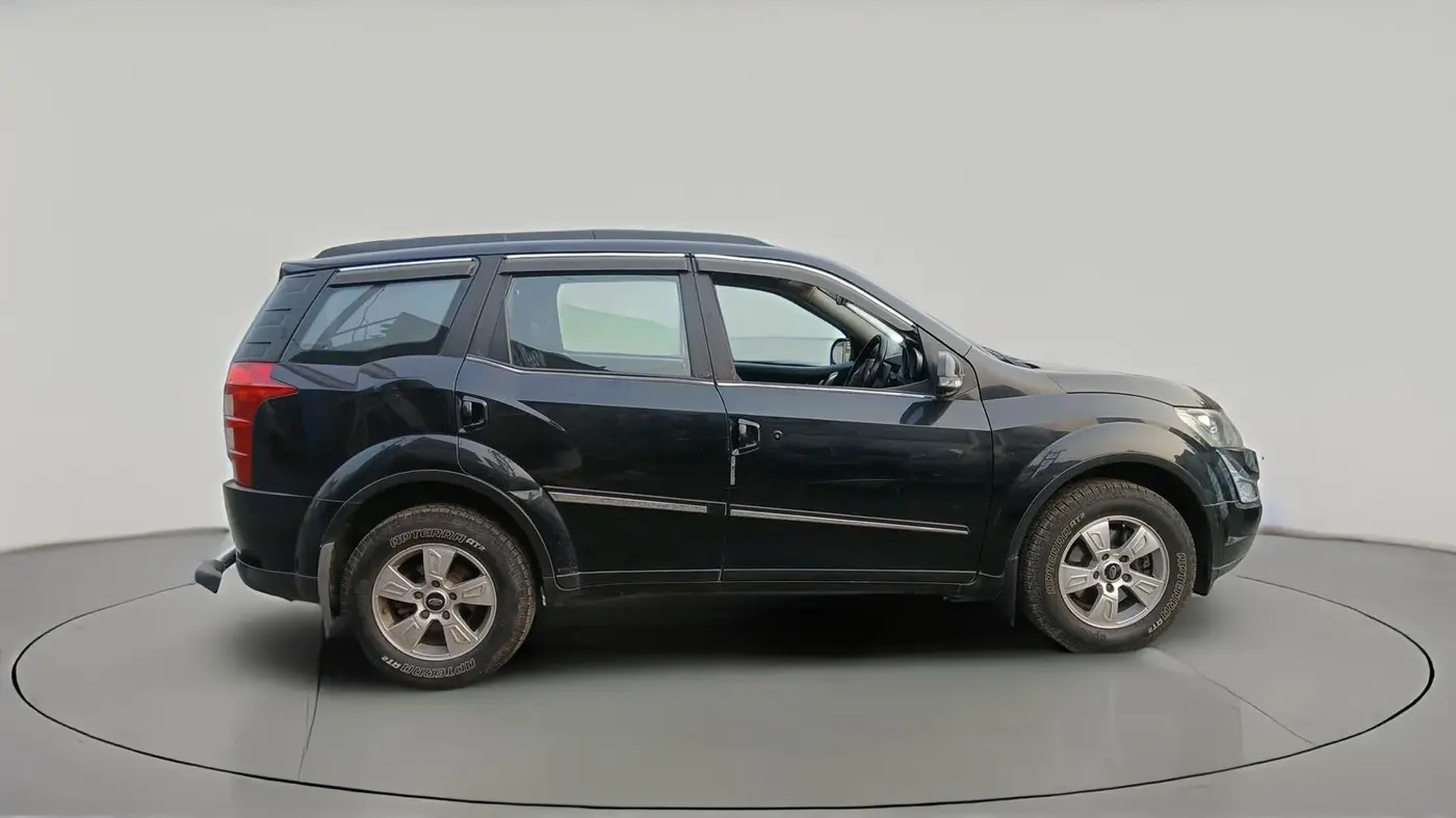 2016 Mahindra XUV500 W6 AT, Diesel, Automatic, 97,960 km, exterior
