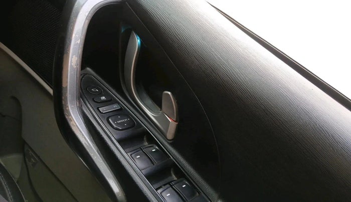 2016 Mahindra XUV500 W6 AT, Diesel, Automatic, 97,960 km, interior
