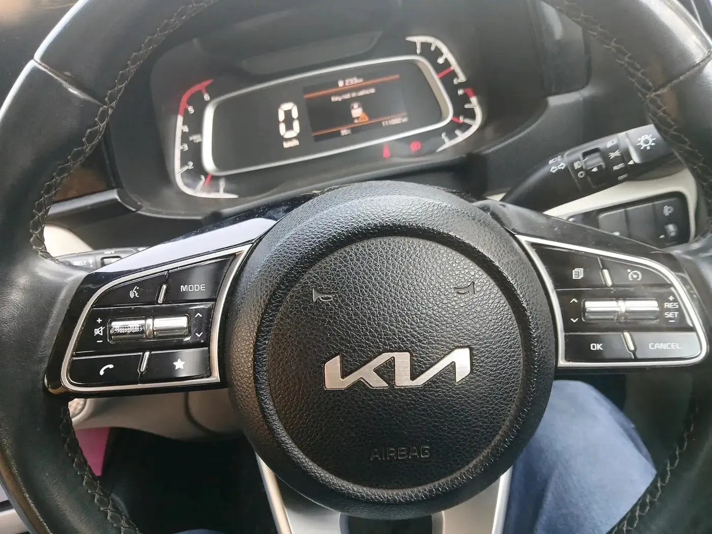 2022 KIA SONET HTX 1.5, Diesel, Manual, 1,11,002 km, interior