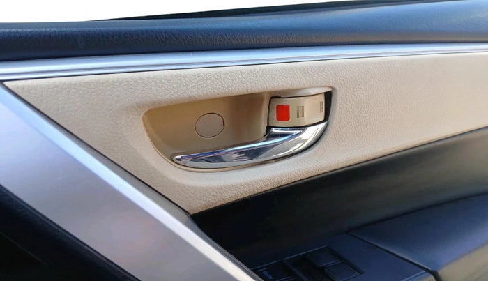 2017 Toyota Corolla Altis VL CVT PETROL, CNG, Automatic, 92,003 km, interior