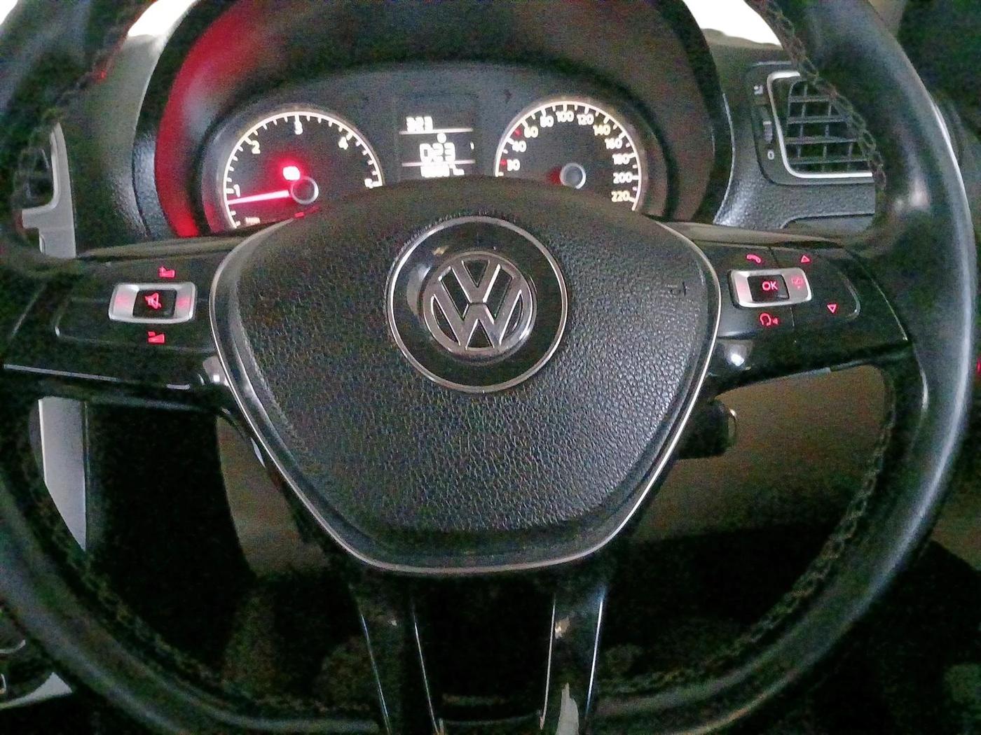 2017 Volkswagen Ameo HIGHLINE PLUS 1.5L 16 ALLOY, Diesel, Manual, 1,36,837 km, interior