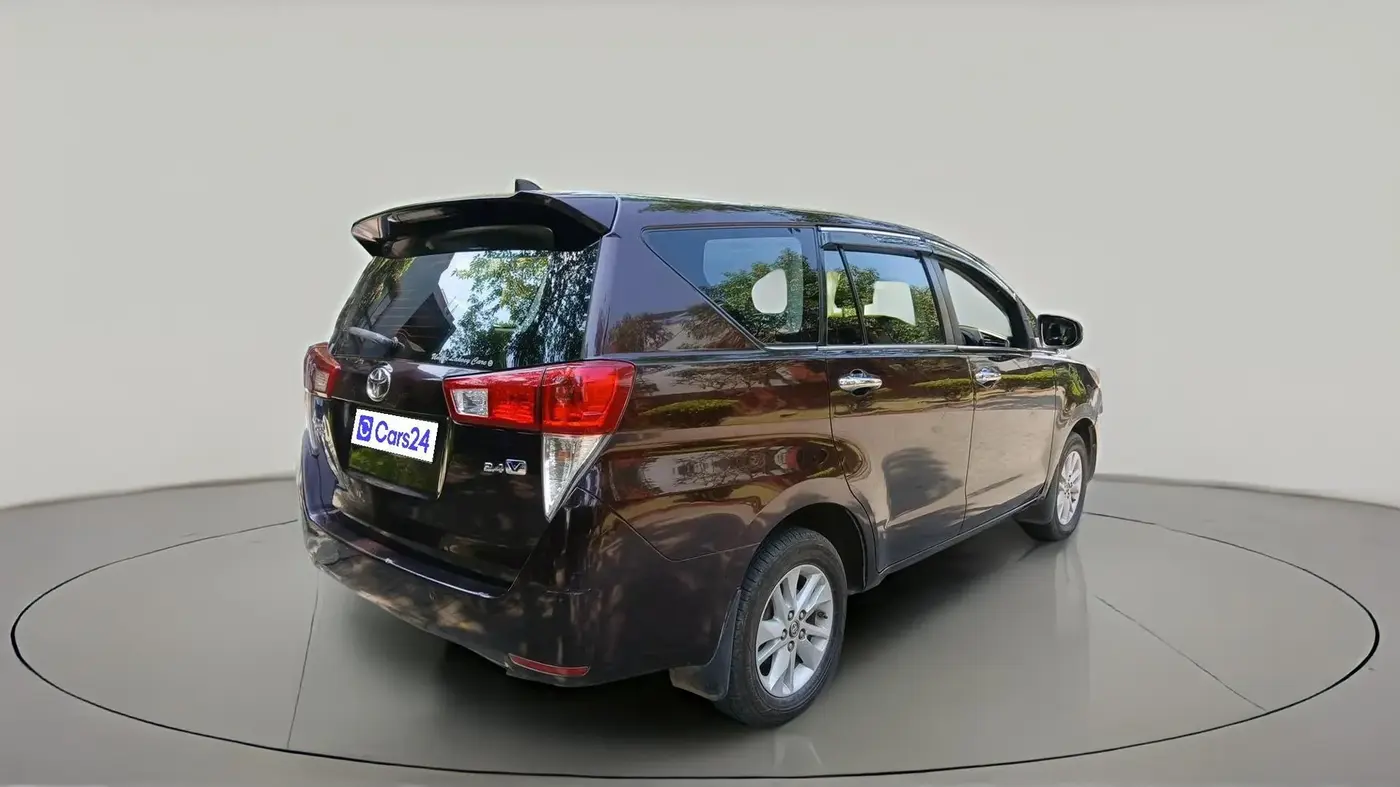2016 Toyota Innova Crysta 2.4 VX 7 STR, Diesel, Manual, 2,57,868 km, exterior