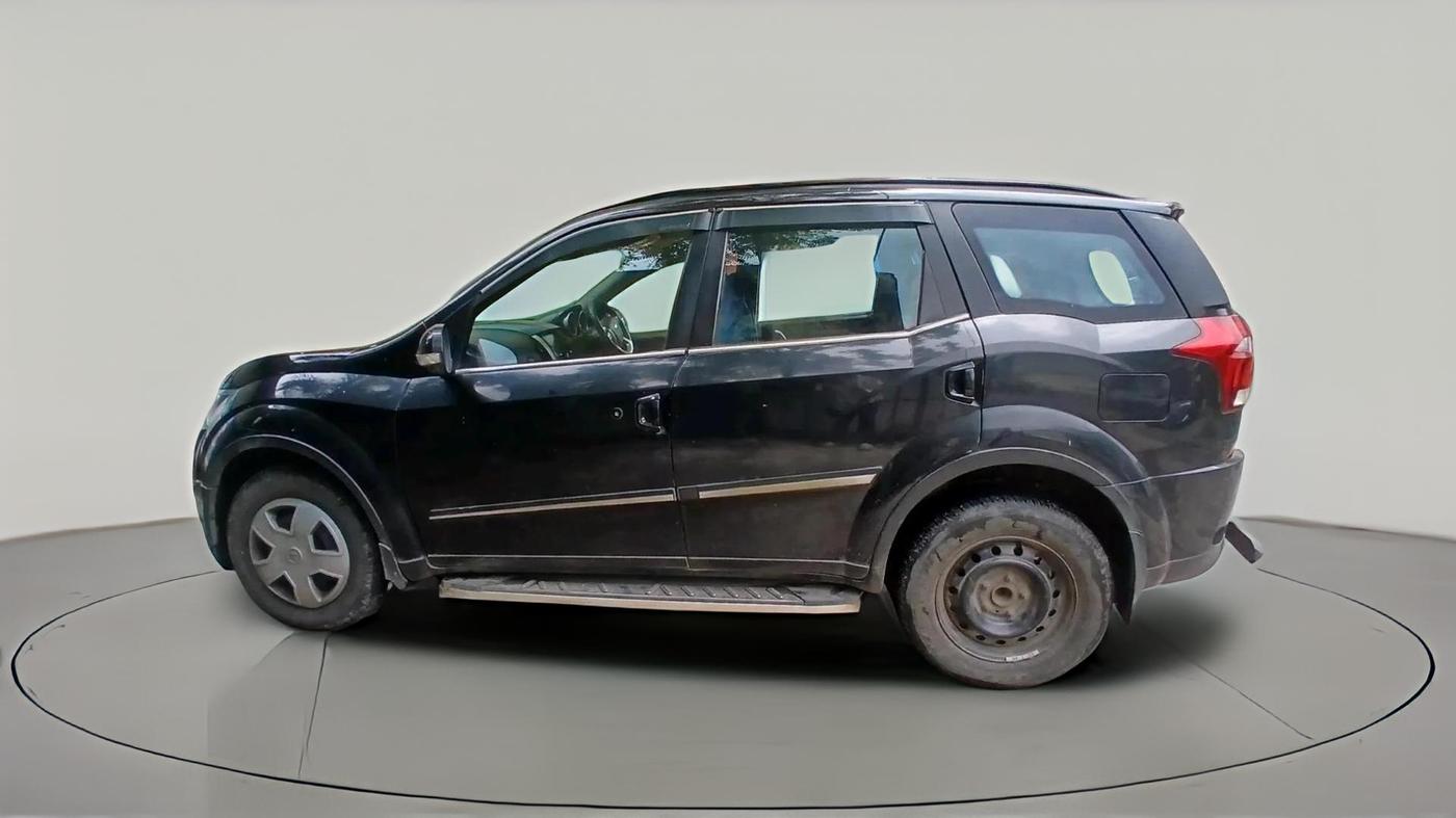 2018 Mahindra XUV500 W7 AT, Diesel, Automatic, 2,13,302 km, exterior