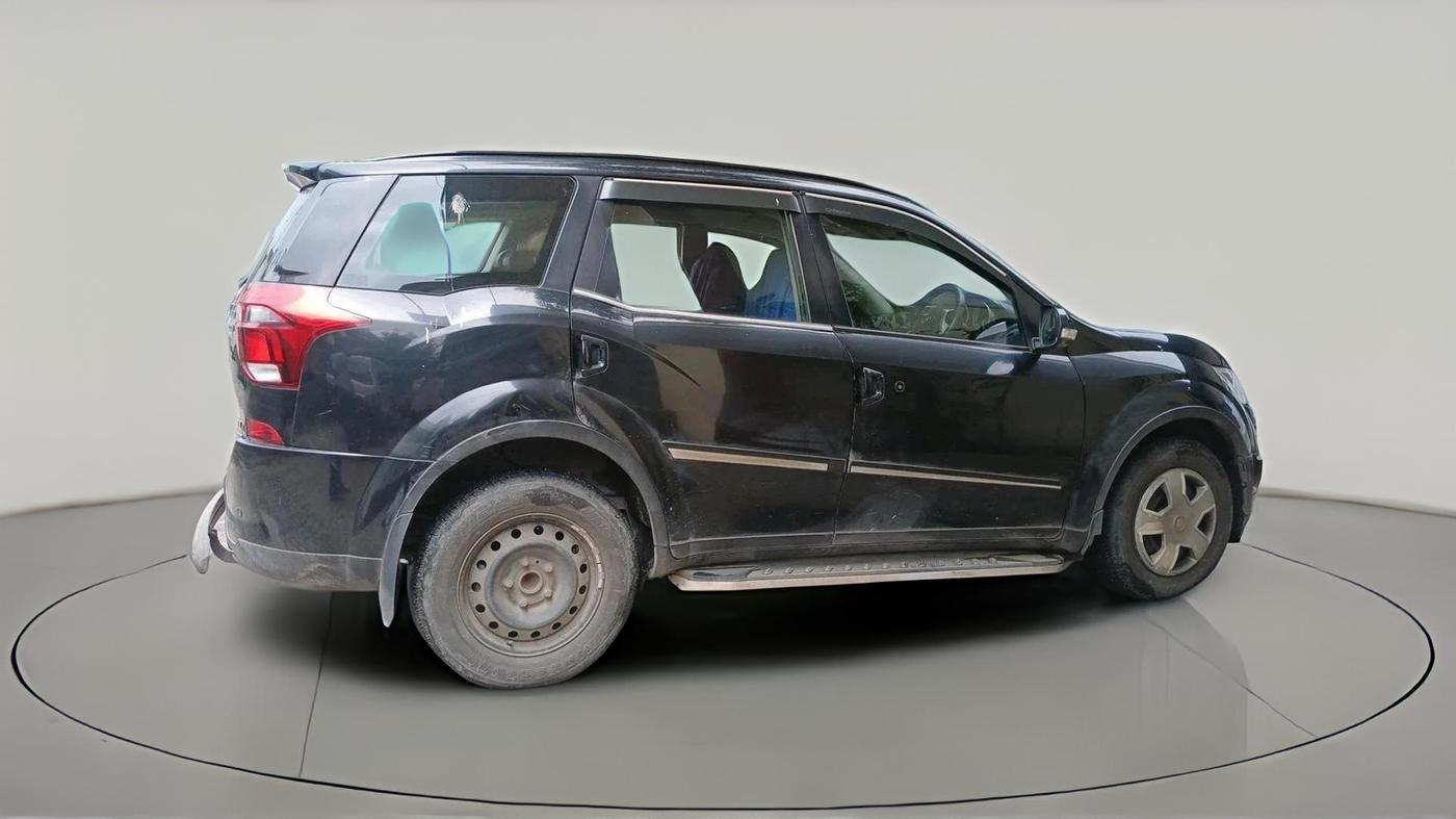 2018 Mahindra XUV500 W7 AT, Diesel, Automatic, 2,13,302 km, exterior