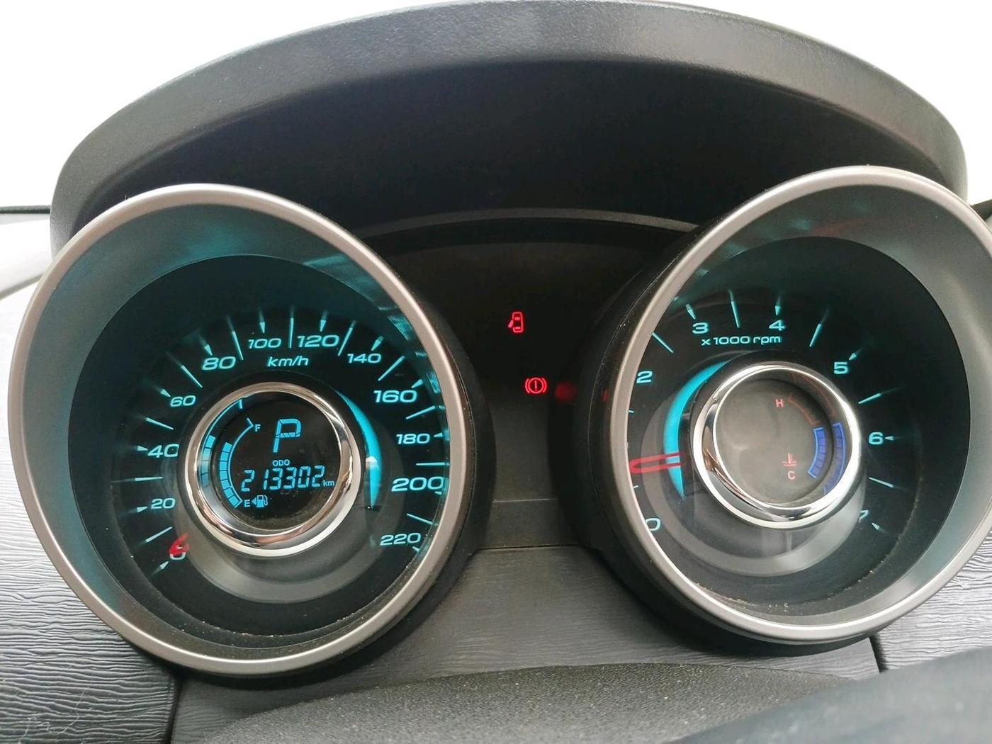 2018 Mahindra XUV500 W7 AT, Diesel, Automatic, 2,13,302 km, interior
