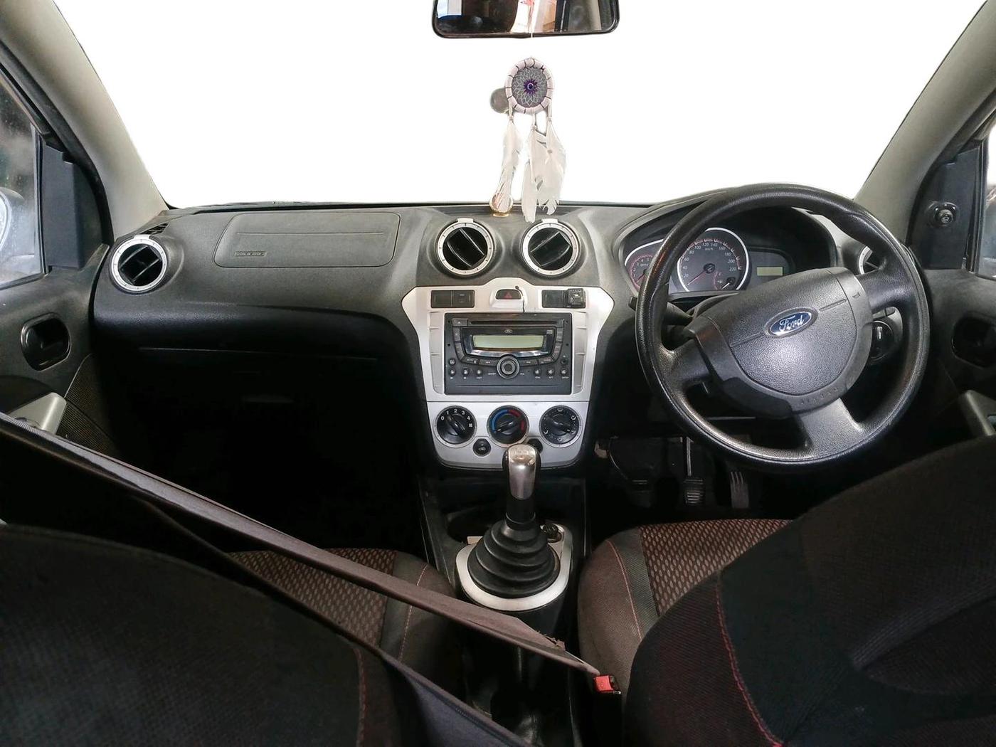 2012 Ford Figo TITANIUM 1.2 PETROL, CNG, Manual, 1,14,668 km, interior