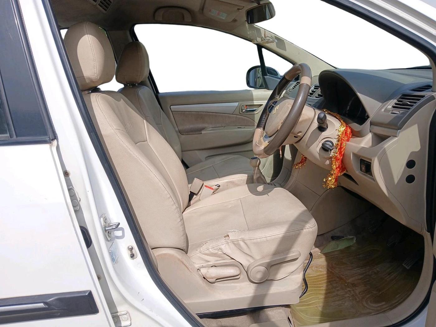 2013 Maruti Ertiga ZXI, CNG, Manual, 1,41,560 km, interior