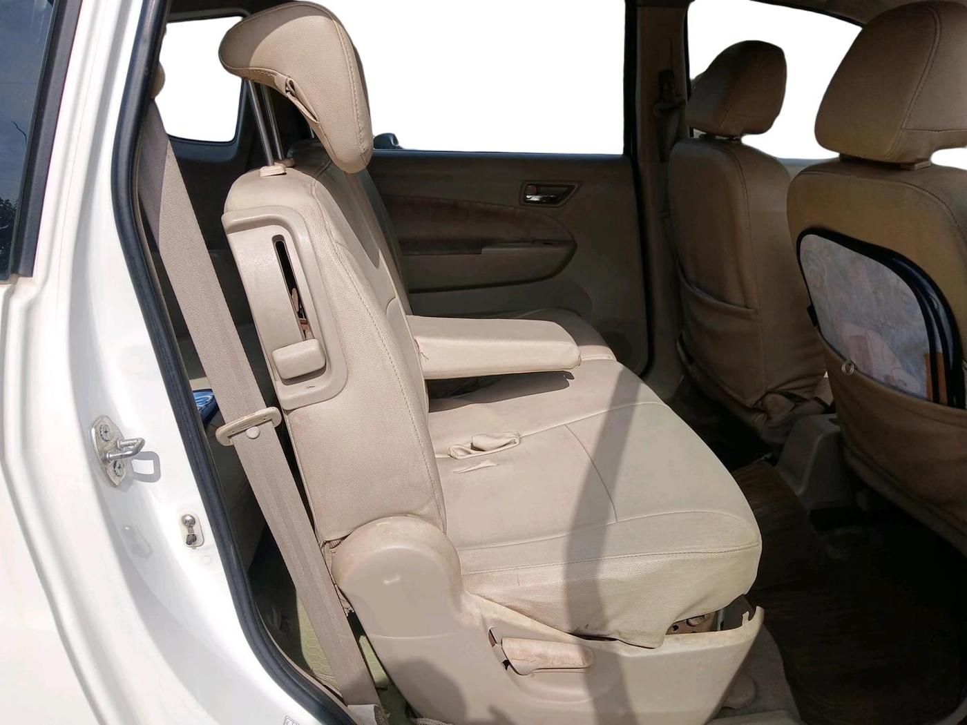 2013 Maruti Ertiga ZXI, CNG, Manual, 1,41,560 km, interior