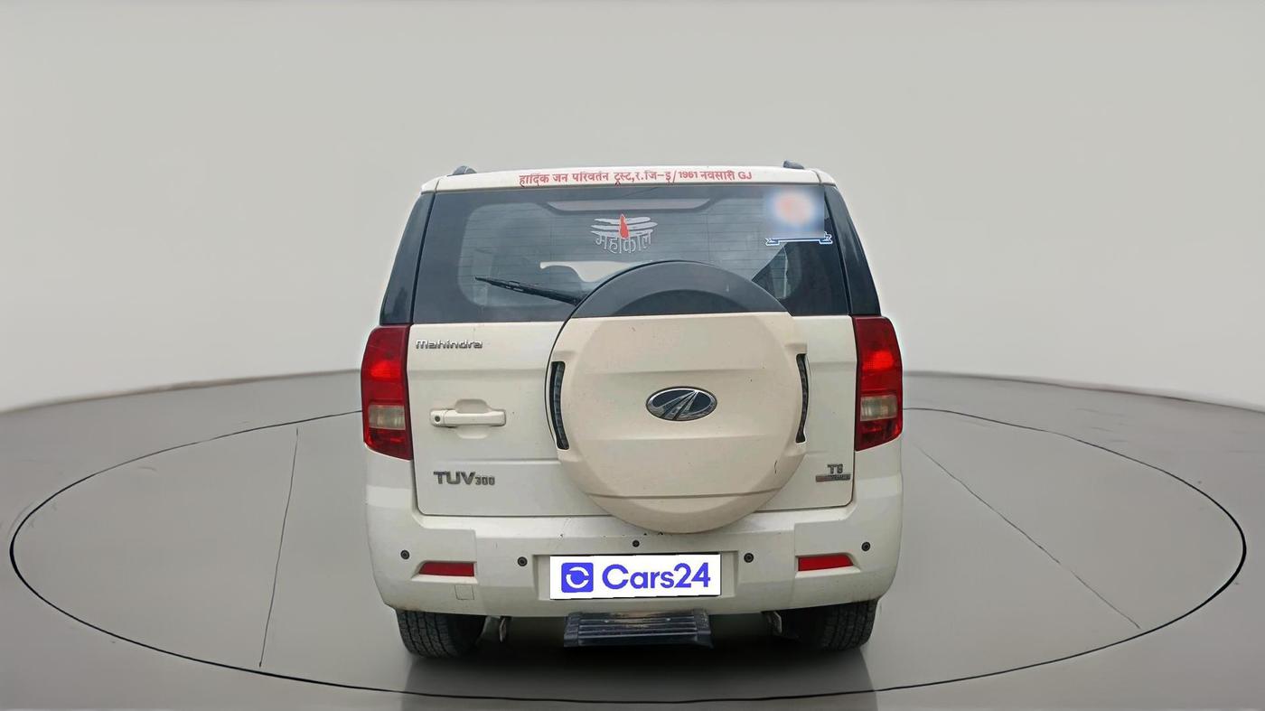 2015 Mahindra TUV300 T8, Diesel, Manual, 1,44,805 km, exterior