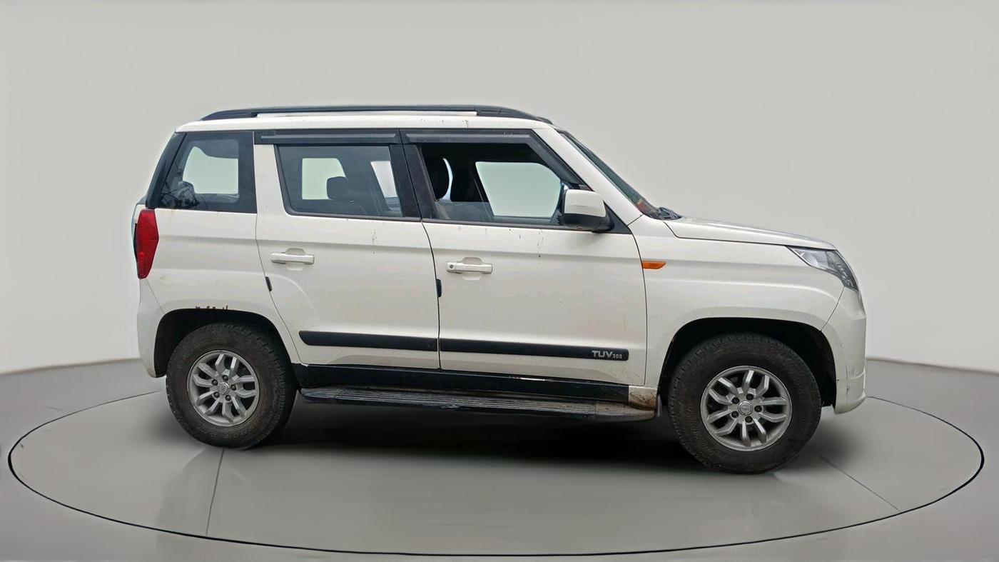 2015 Mahindra TUV300 T8, Diesel, Manual, 1,44,805 km, exterior