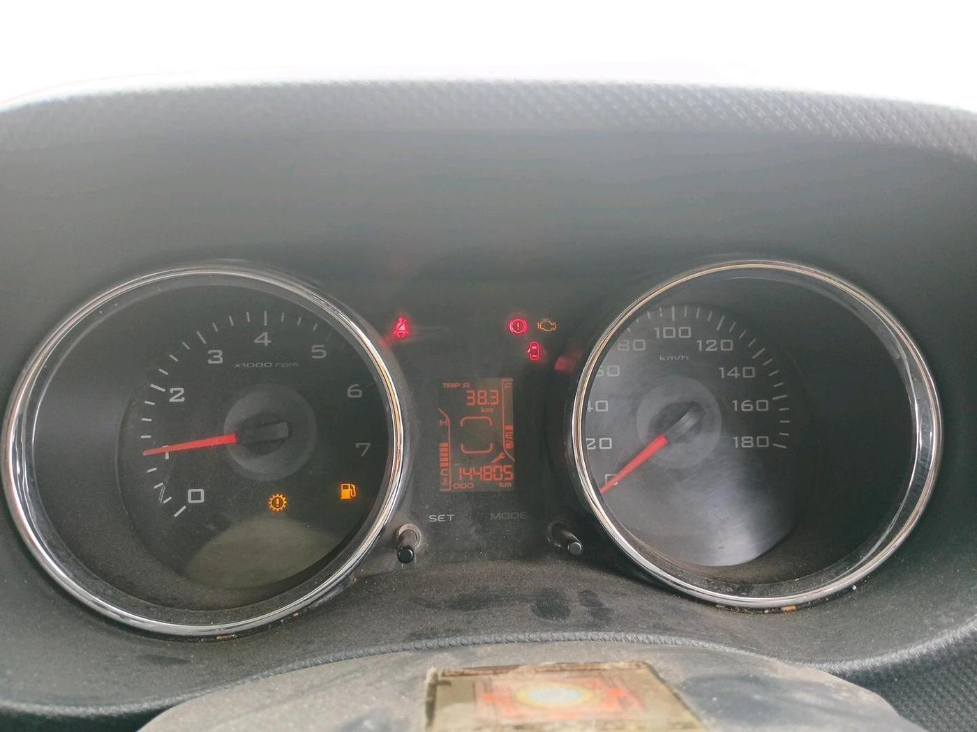 2015 Mahindra TUV300 T8, Diesel, Manual, 1,44,805 km, interior