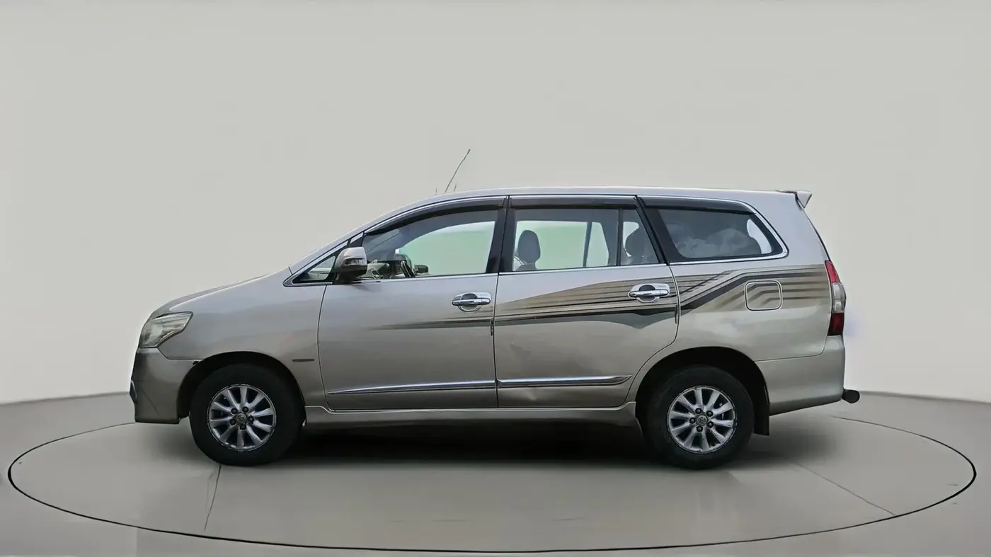 2014 Toyota Innova 2.5 VX 7 STR, Diesel, Manual, 1,68,857 km, exterior