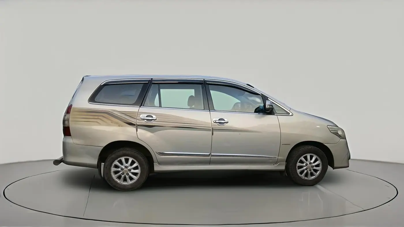 2014 Toyota Innova 2.5 VX 7 STR, Diesel, Manual, 1,68,857 km, exterior
