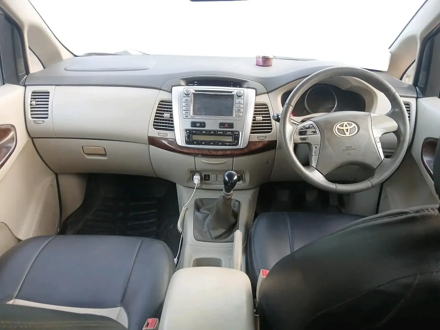 2014 Toyota Innova 2.5 VX 7 STR, Diesel, Manual, 1,68,857 km, interior