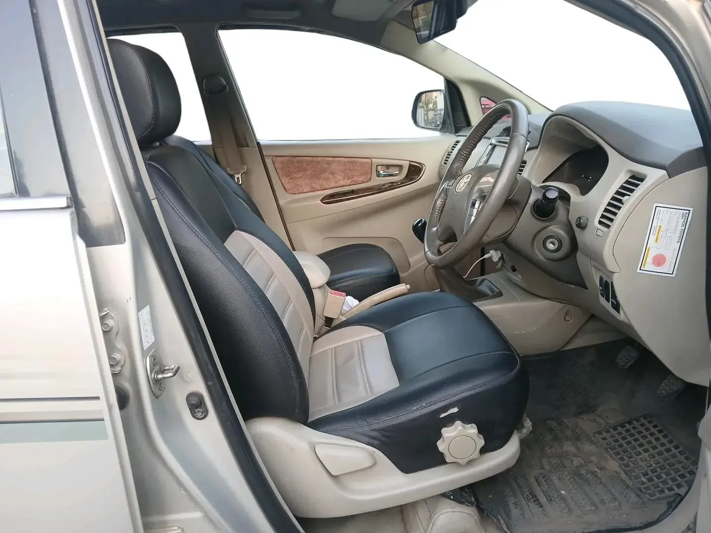 2014 Toyota Innova 2.5 VX 7 STR, Diesel, Manual, 1,68,857 km, interior