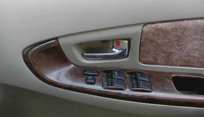 2014 Toyota Innova 2.5 VX 7 STR, Diesel, Manual, 1,68,857 km, interior