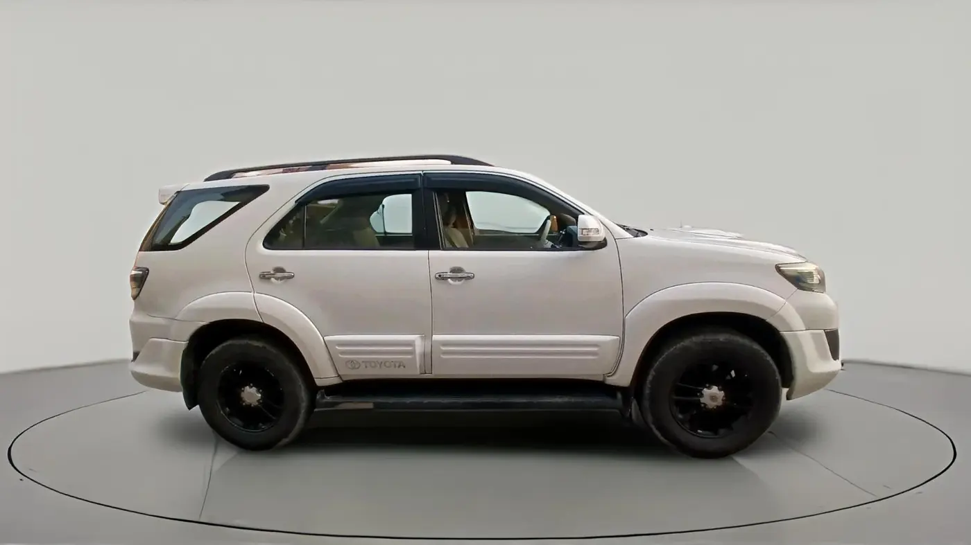 2013 Toyota Fortuner 3.0 4X2 AT, Diesel, Automatic, 1,88,361 km, exterior