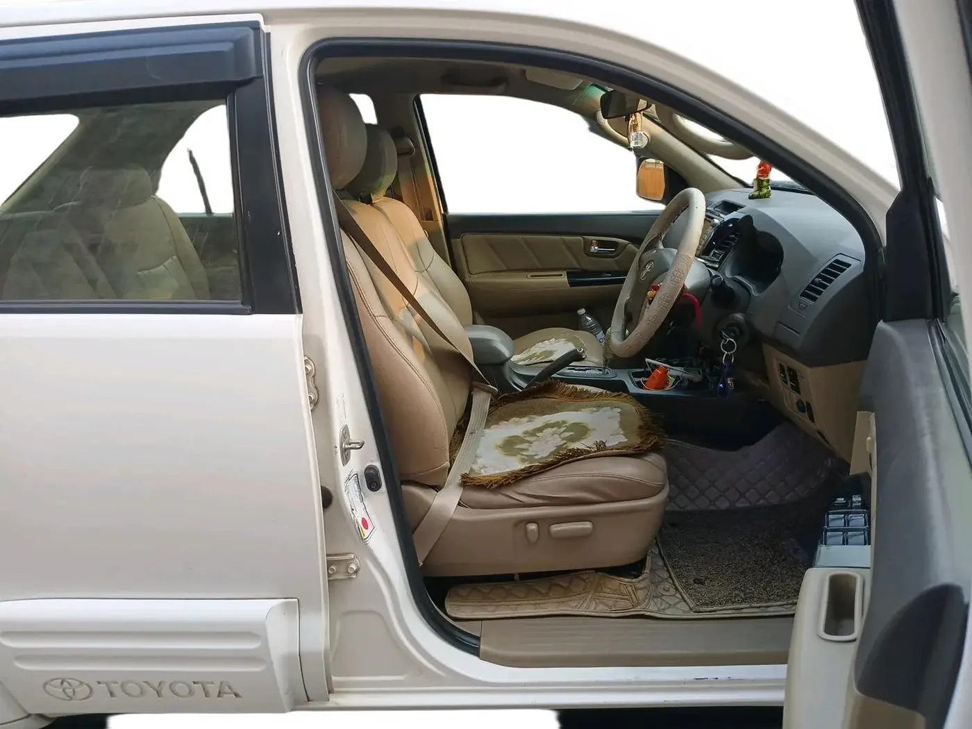 2013 Toyota Fortuner 3.0 4X2 AT, Diesel, Automatic, 1,88,361 km, interior
