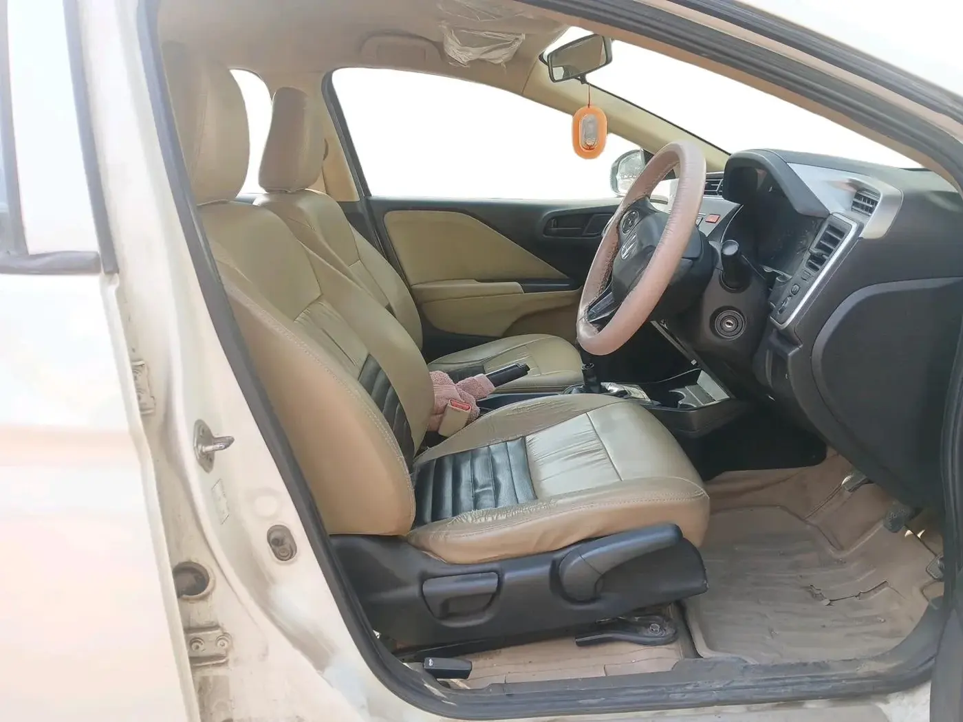 2015 Honda City 1.5L I-DTEC S, Diesel, Manual, 2,54,208 km, interior