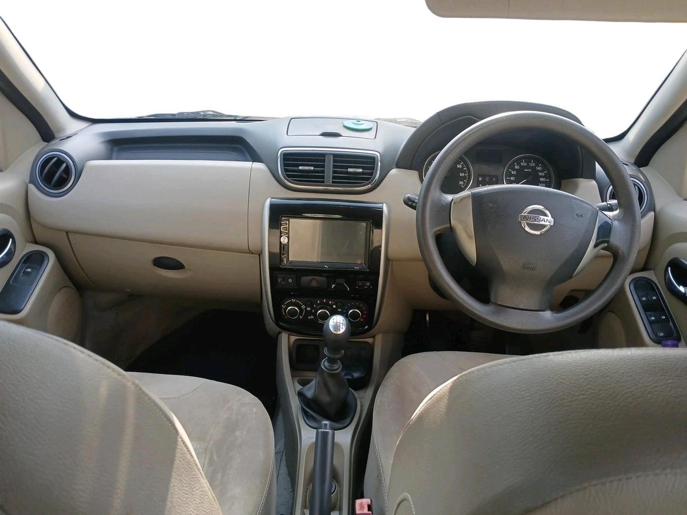 2013 Nissan Terrano XL (D), Diesel, Manual, 1,29,194 km, interior