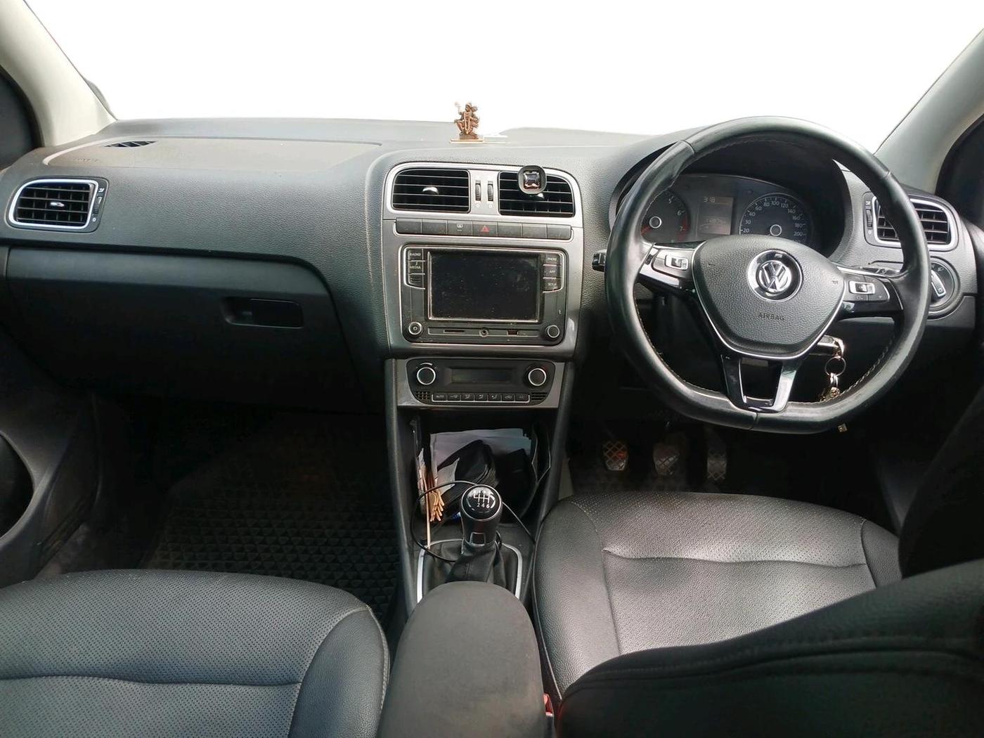 2020 Volkswagen Polo HIGHLINE PLUS 1.0, Petrol, Manual, 1,12,874 km, interior