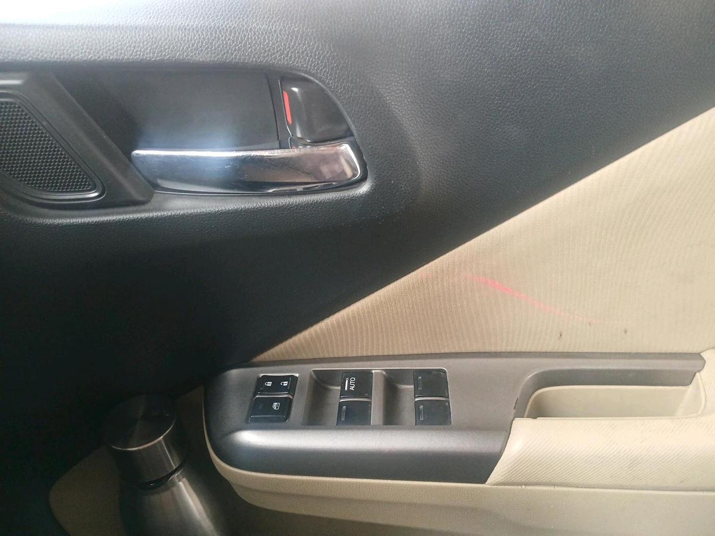 2015 Honda City 1.5L I-VTEC V MT, CNG, Manual, 1,43,719 km, interior