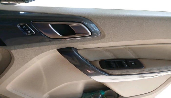 2016 Ford Endeavour TREND 2.2 4X2 AT, Diesel, Automatic, 2,33,122 km, interior