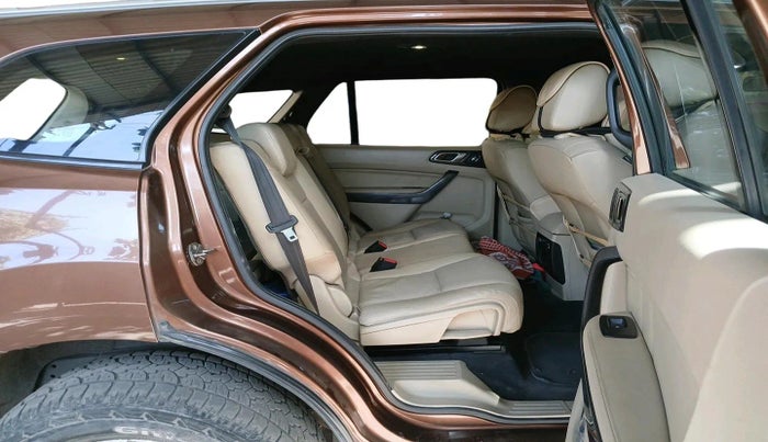 2016 Ford Endeavour TREND 2.2 4X2 AT, Diesel, Automatic, 2,33,122 km, interior