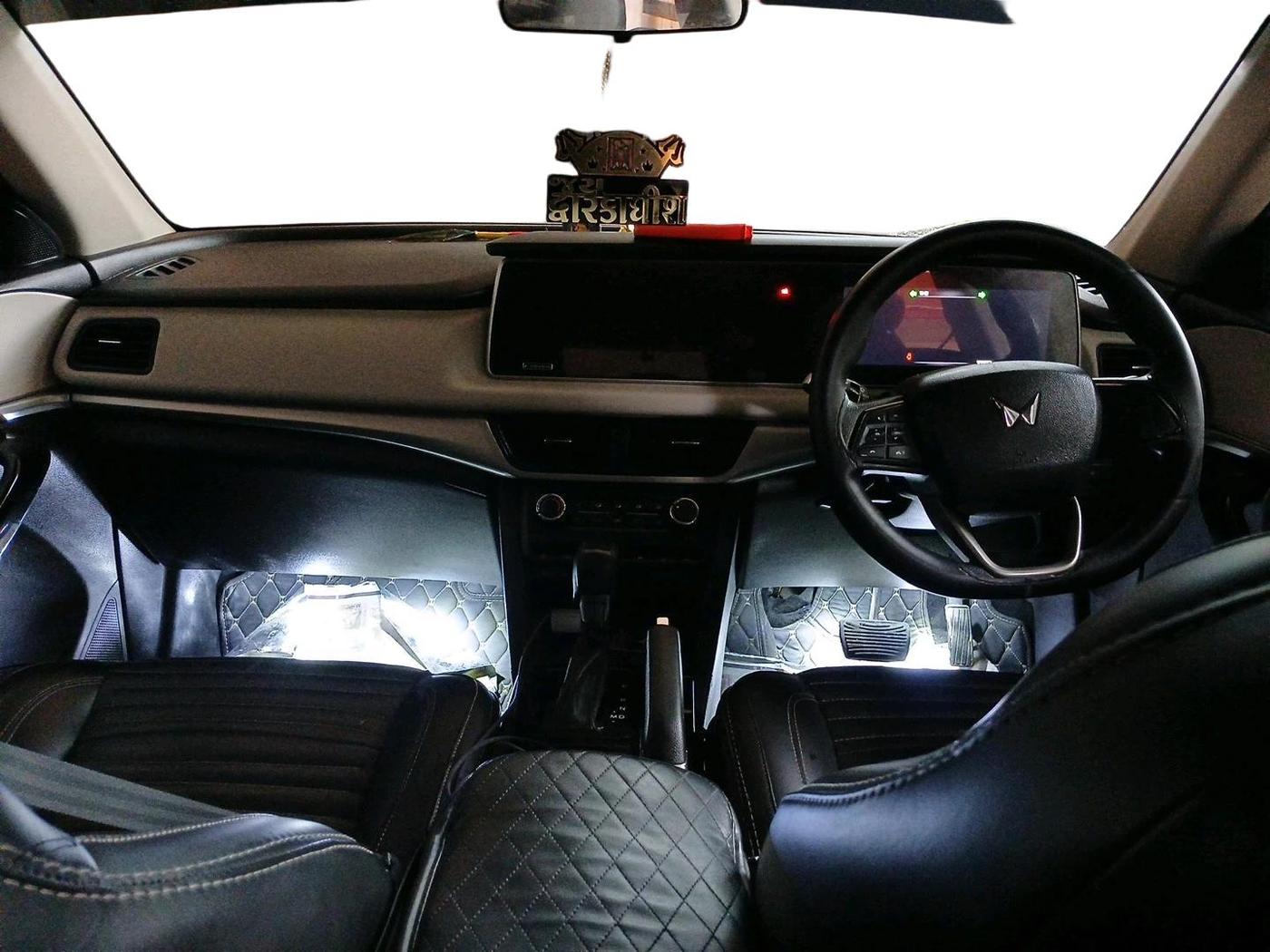 2023 Mahindra XUV700 AX 5 D AT 7 STR, Diesel, Automatic, 1,09,553 km, interior