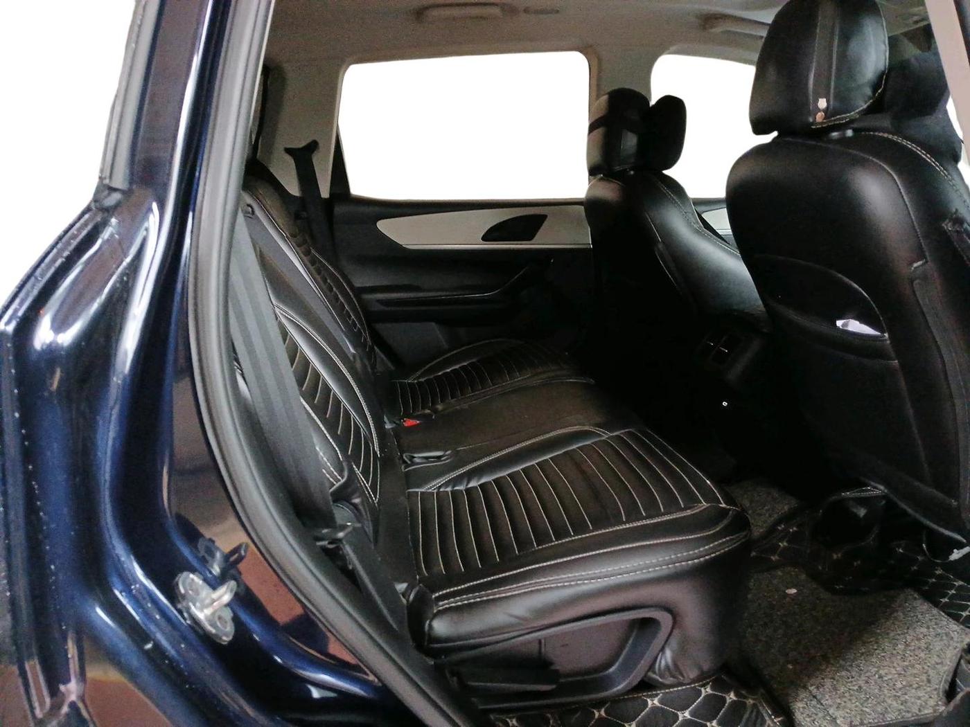 2023 Mahindra XUV700 AX 5 D AT 7 STR, Diesel, Automatic, 1,09,553 km, interior