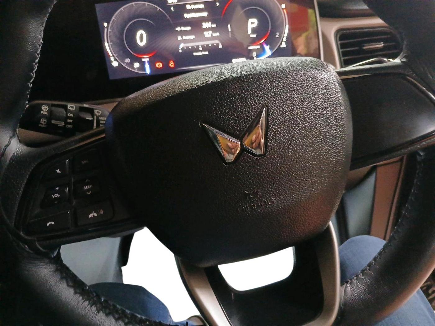 2023 Mahindra XUV700 AX 5 D AT 7 STR, Diesel, Automatic, 1,09,553 km, interior