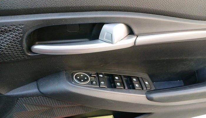 2020 KIA SELTOS HTK PLUS AT 1.5 DIESEL, Diesel, Automatic, 1,27,735 km, interior